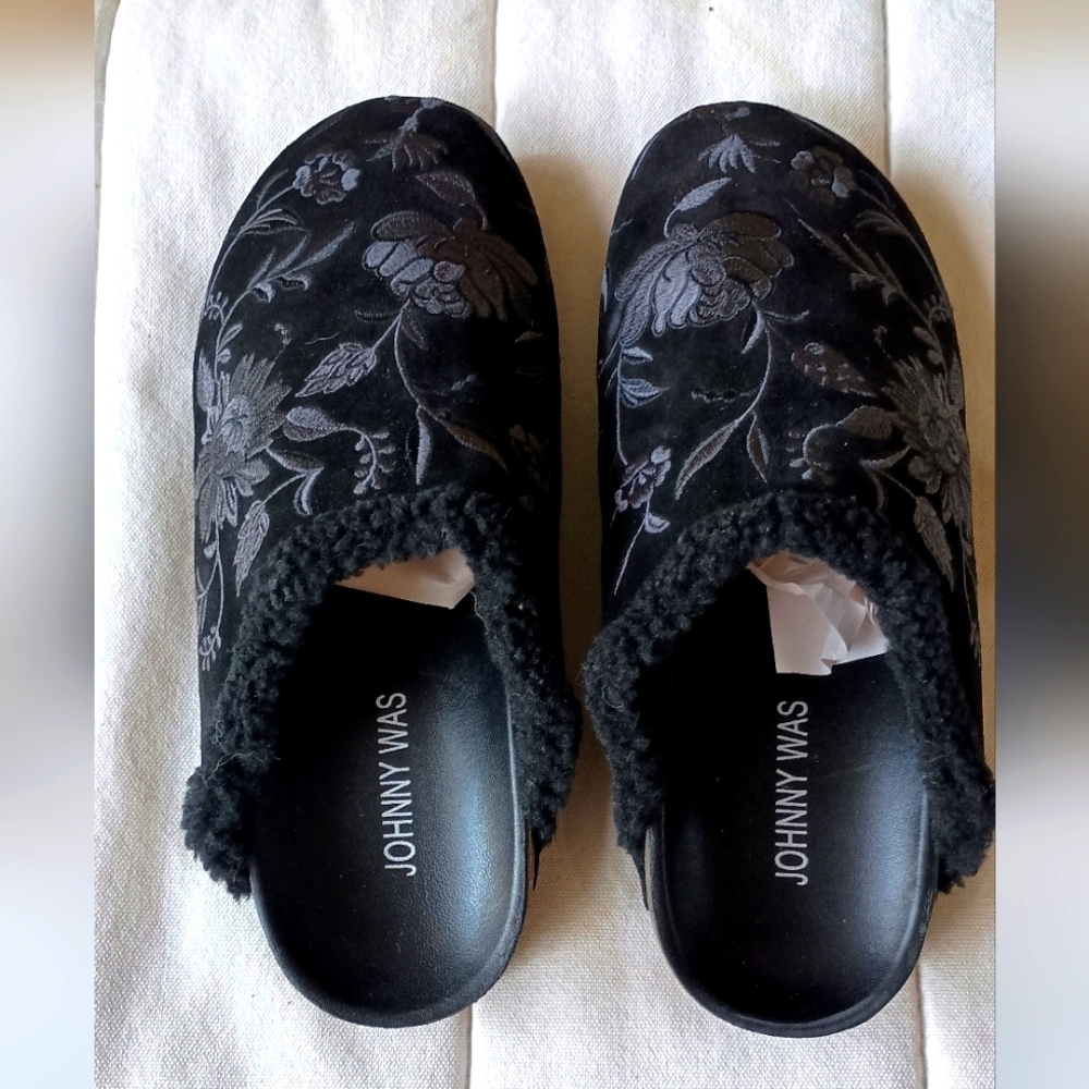 NWOT Johnny Was Black Floral Mules_8